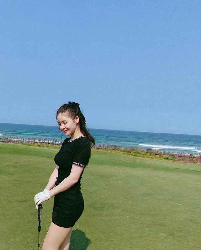 Hot girl choi golf: Moi nguoi mot ve, muoi phan ven muoi-Hinh-10