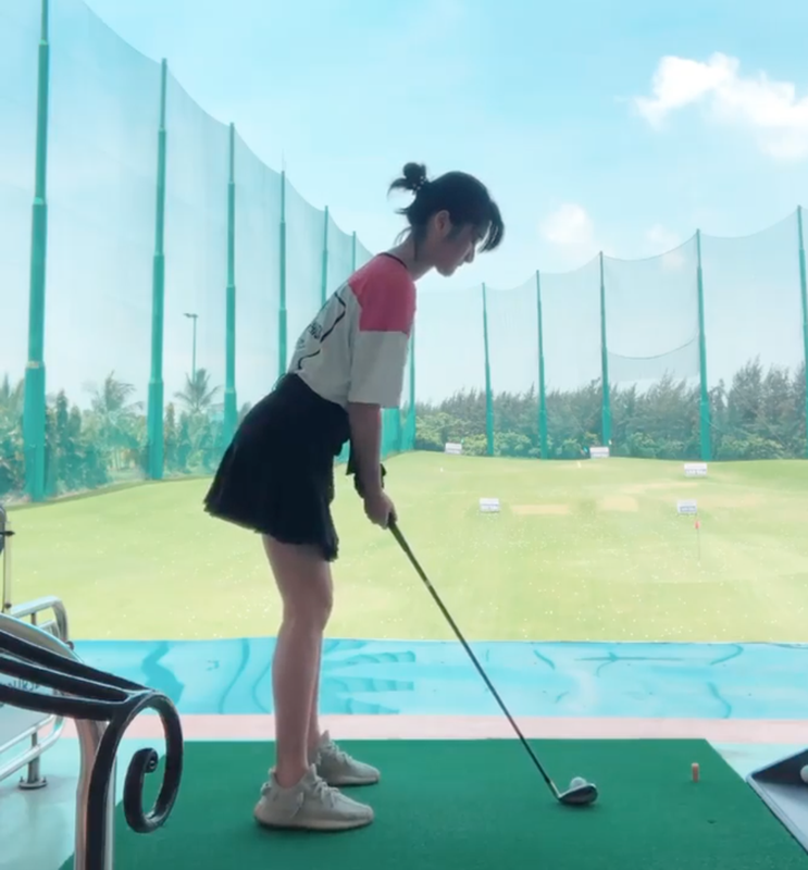 Hot girl choi golf: Moi nguoi mot ve, muoi phan ven muoi-Hinh-7