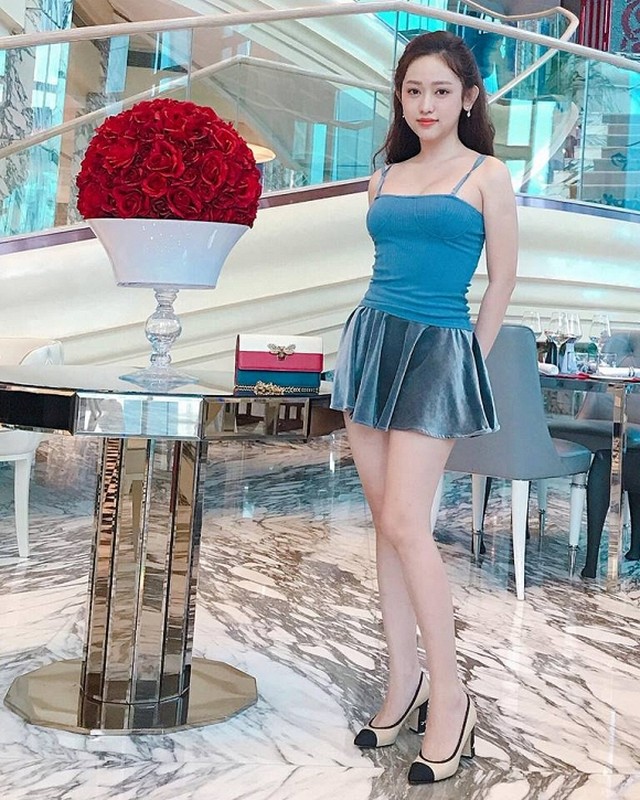 Hoi gai xinh hot nhat nhi MXH hien nay bi soi nhan sac that-Hinh-11