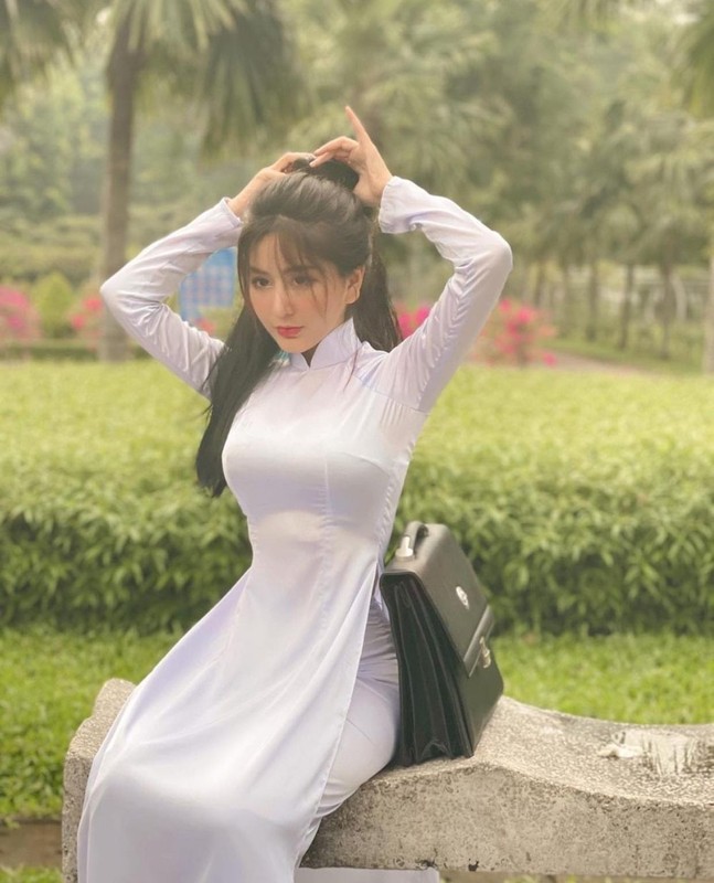 Dan nu sinh Viet khien dan mang “met tim” khi dien ao dai trang-Hinh-2