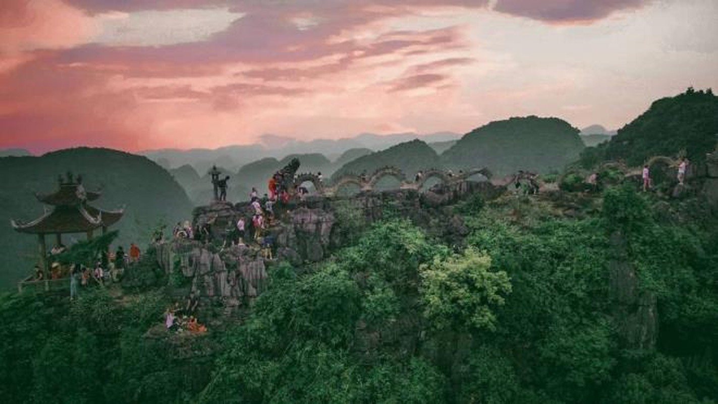 Dip Tet Duong lich, muon song ao o Ha Noi gioi tre di dau?