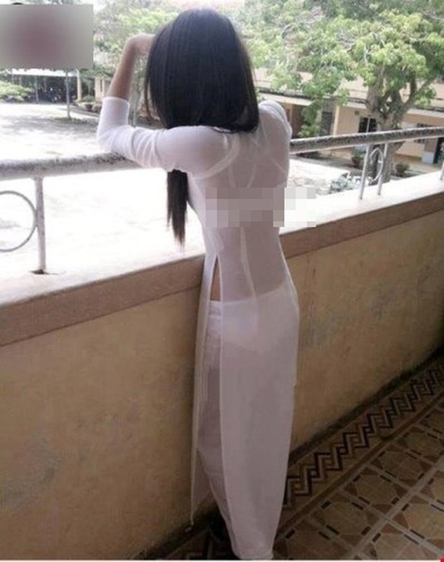 Dien ao dai trang voi tat luoi, nu sinh gay nhuc mat-Hinh-3