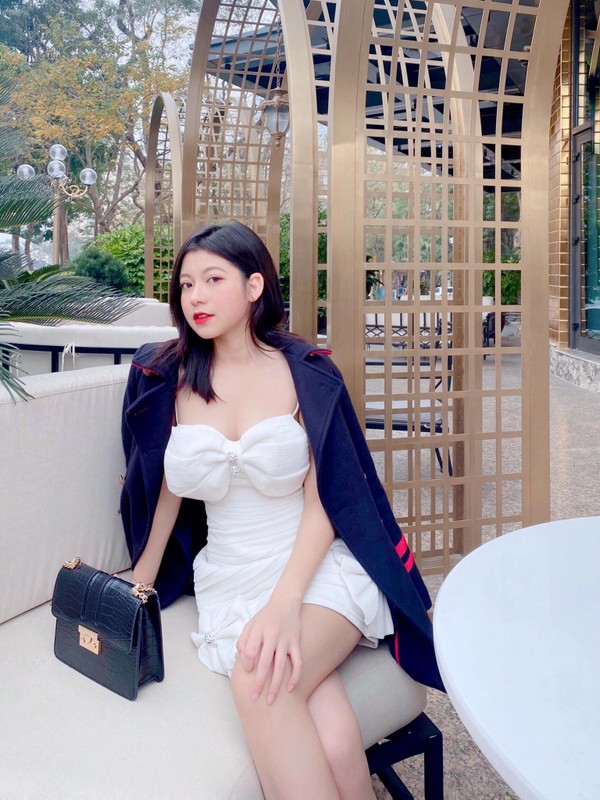Hot girl than hinh “cang mong” duoc san lung thong tin la ai?-Hinh-2