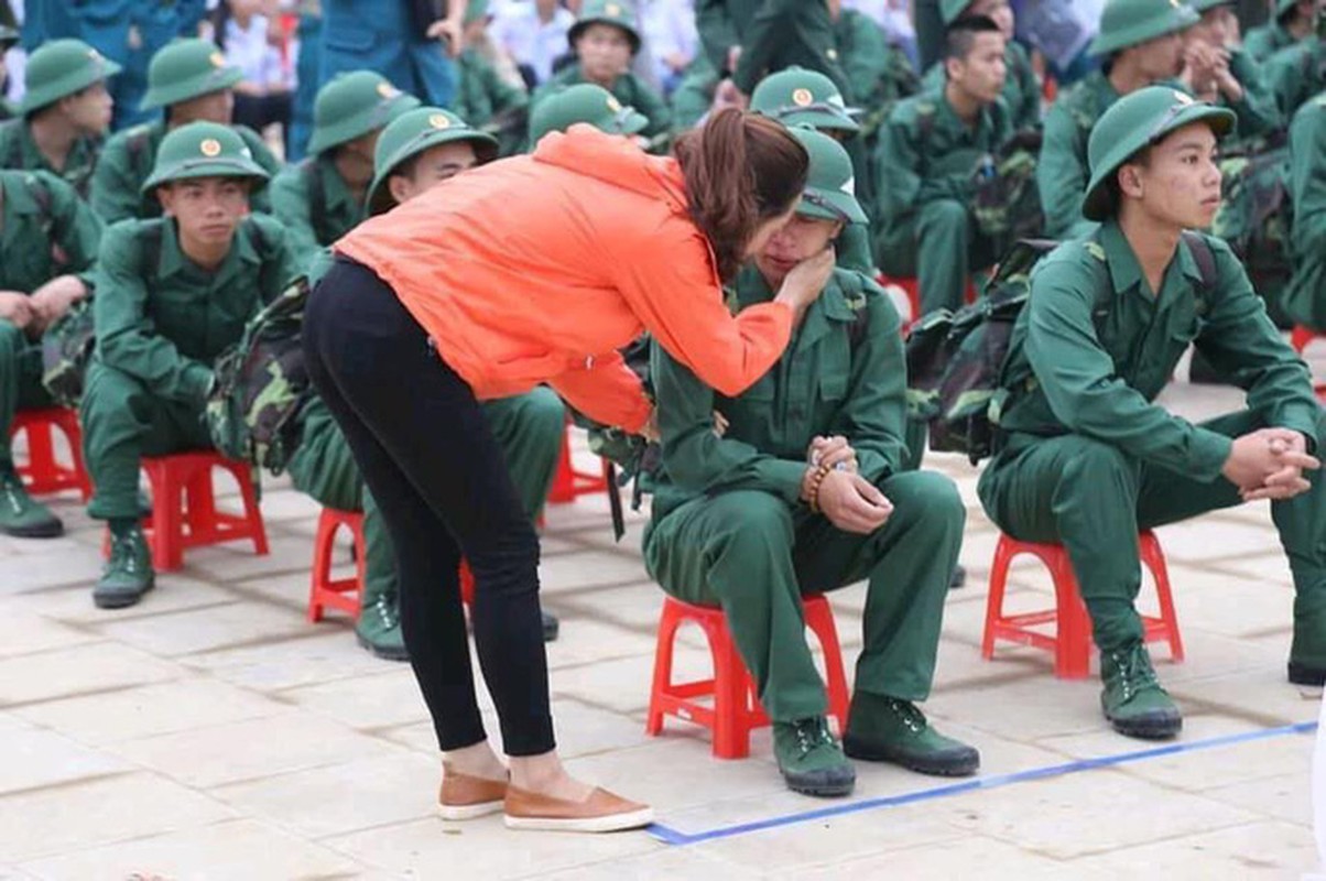 Nghen ngao khoanh khac bin rin cua nguoi than ngay nhap ngu-Hinh-8