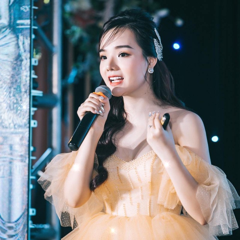 Doi doi nho xem bong da, nu CDV Viet co cuoc song ra sao?-Hinh-3