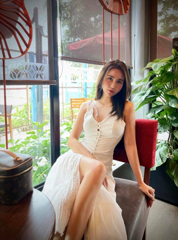 Nhap hoi be cong van vat, gai xinh Huyen Lizzie bi netizen “boc phot“-Hinh-4