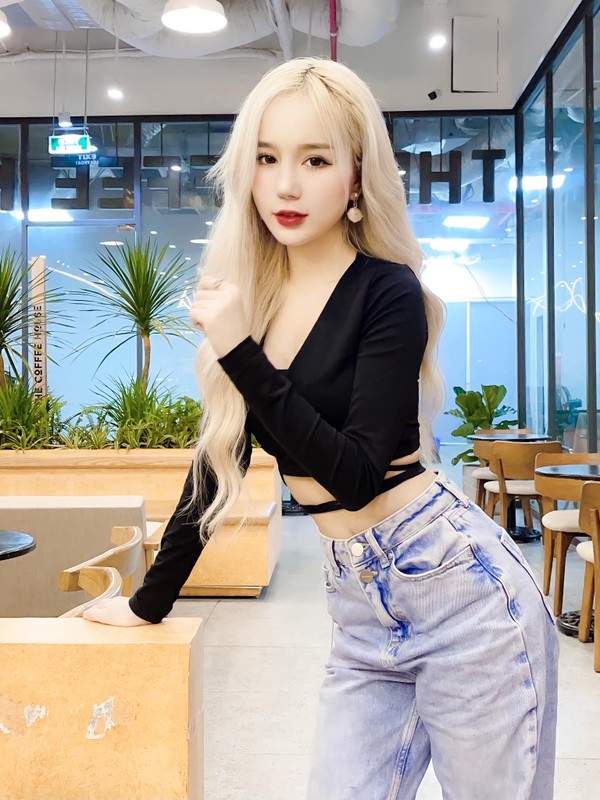 Nu streamer toc bach kim lo body, netizen het loi khen ngoi-Hinh-6