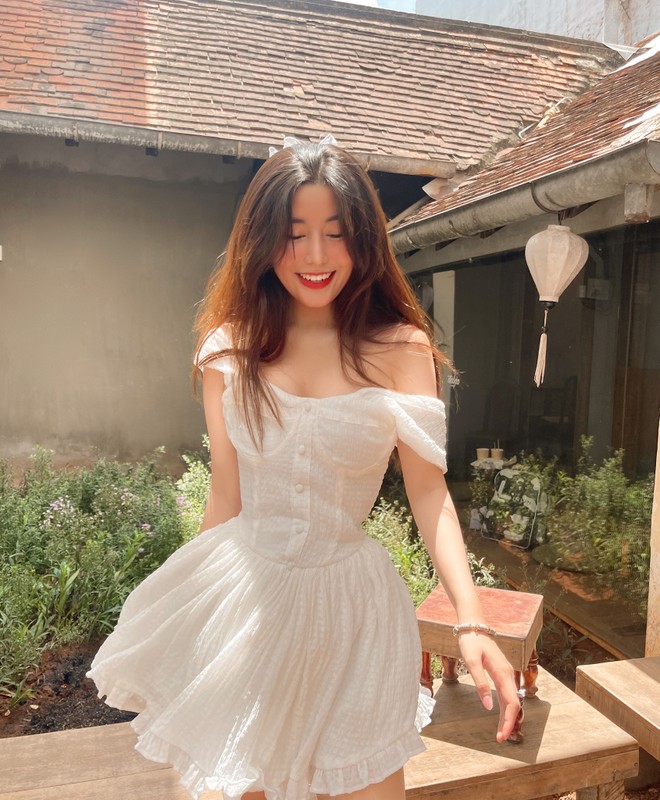 Dien ao khoet sau, hot girl Sai thanh lai “thieu dot” anh mat netizen-Hinh-2