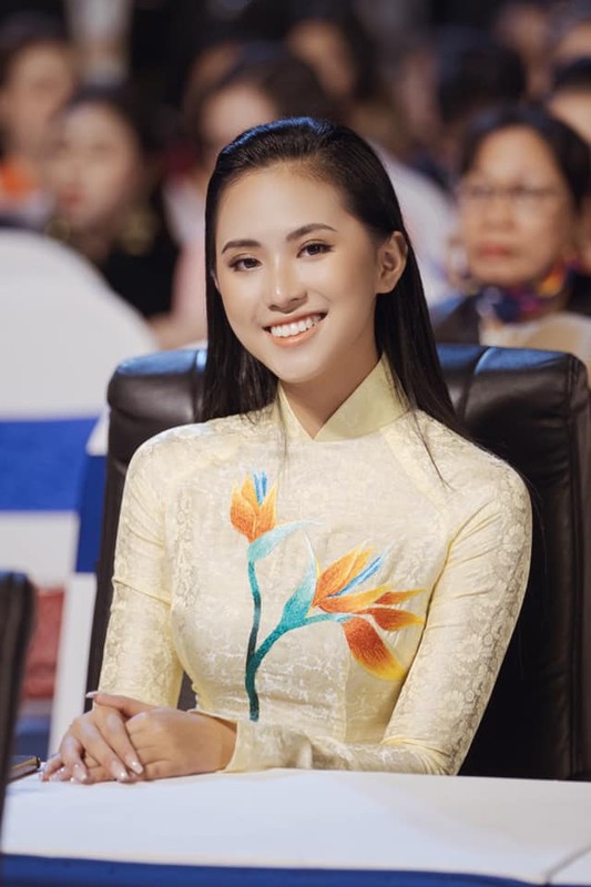 Lo danh tinh gai xinh tung thi hoa hau lam MC 