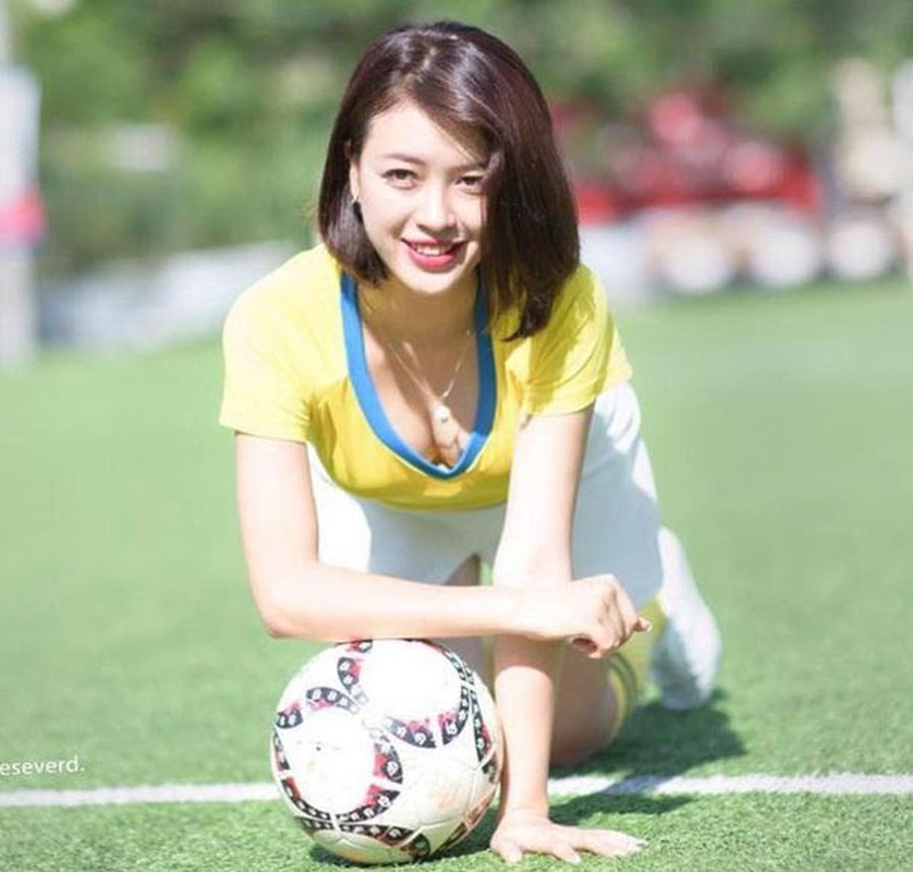 Tham gia Nong cung Euro 2016, hot girl xu Nghe gio ra sao?-Hinh-3