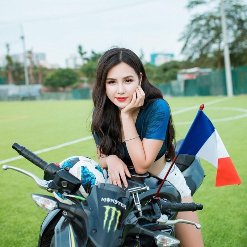 Ve nong bong cua hot girl sang nhat mua World Cup 3 nam truoc