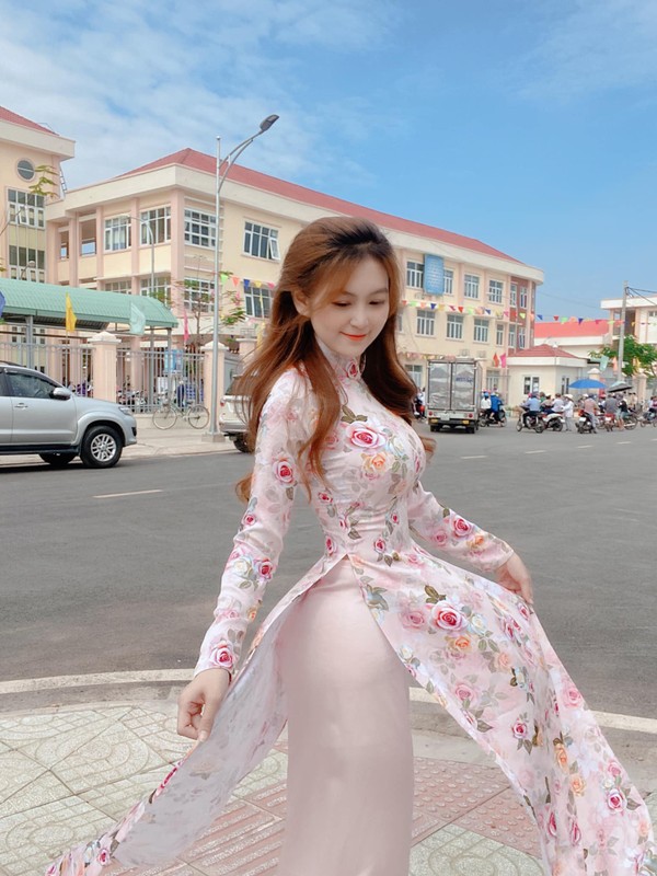 Co vu doi tuyen Viet Nam, co giao hot girl noi khap coi mang-Hinh-5