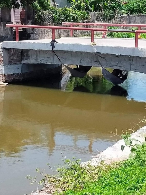 Chong nong “chang giong ai”, hai nguoi dan ong khien netizen tranh cai