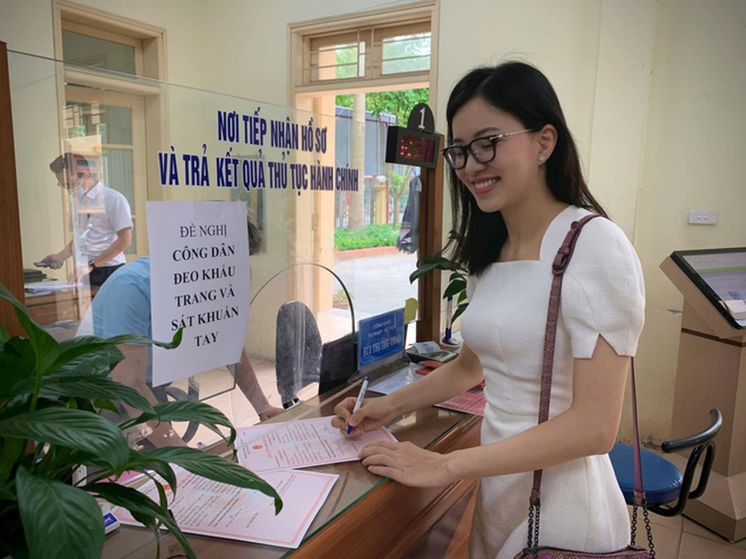 Nu MC ket hon voi ban trai doanh nhan lo nhan sac “van nguoi me“-Hinh-2