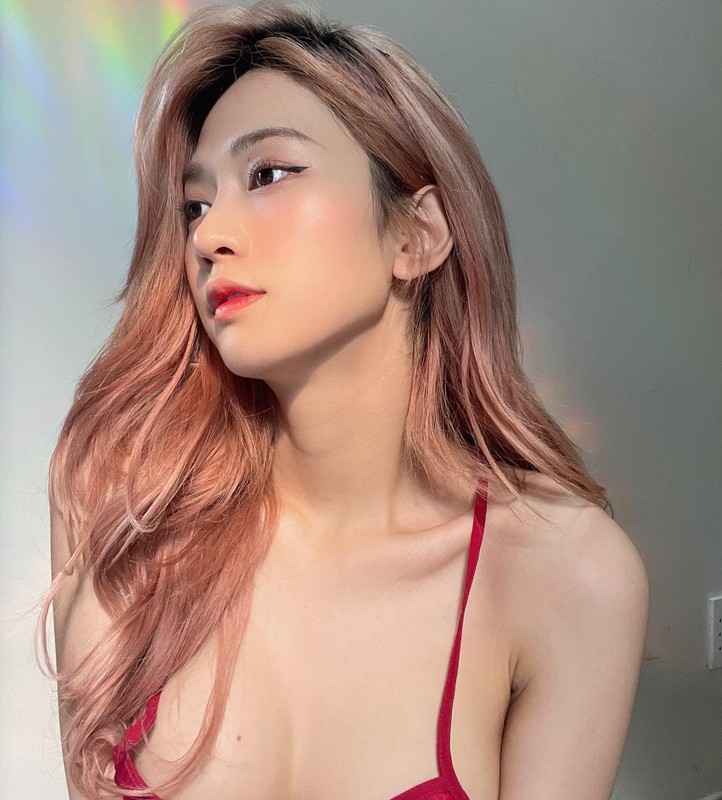 Vach ao lo chan nguc, hot girl Le Bong nhan “du gach xay nha“-Hinh-6