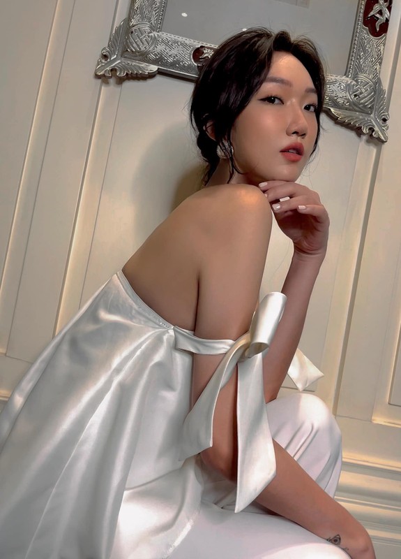 Tu tap mung sinh nhat, hot girl Ha thanh bi chi trich nang ne-Hinh-12