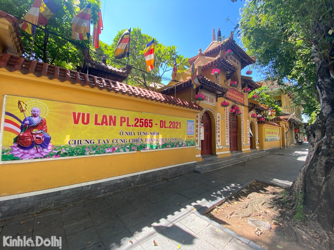 Ha Noi: Chua chien dong cua, tinh lang chua tung thay trong ngay Ram thang 7-Hinh-3