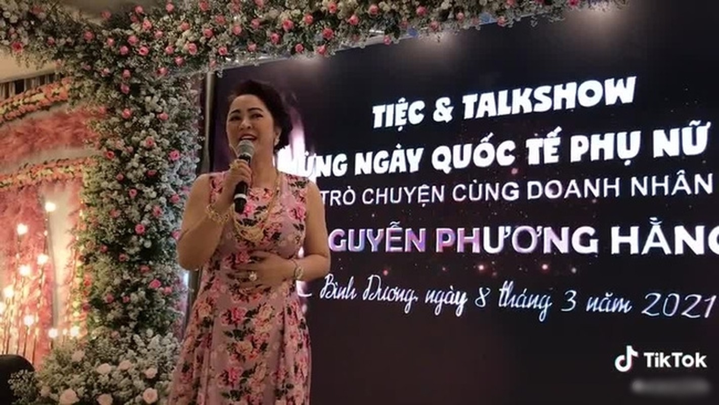 Lo khoanh khac ba Phuong Hang nhay cuc sung tai nha rieng-Hinh-8