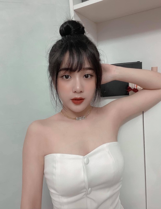 Nu sinh Thuy Loi thu hut anh nhin du chang cuoi khi chup anh-Hinh-9