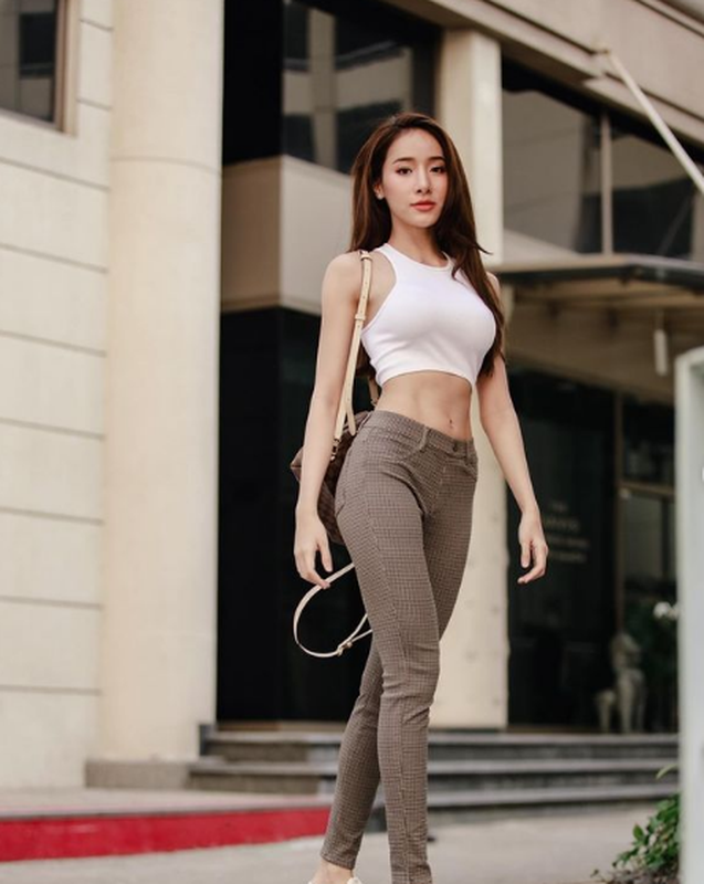 Hot girl xu Chua Vang khoe duong cong goi cam du khong 