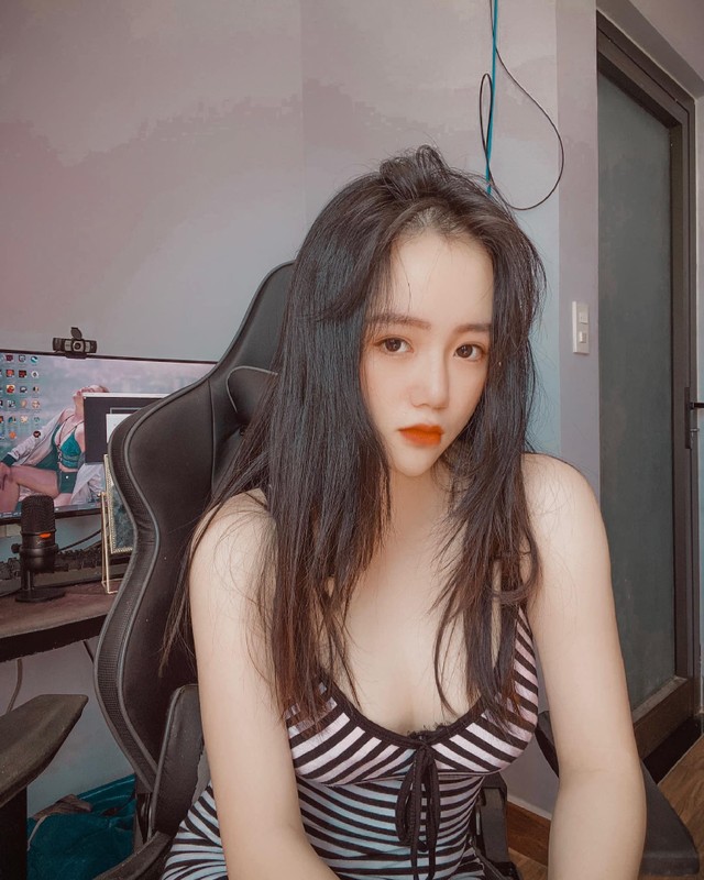 Khoe anh moi, nu streamer “gai mot con” van nong bong van nguoi me-Hinh-12