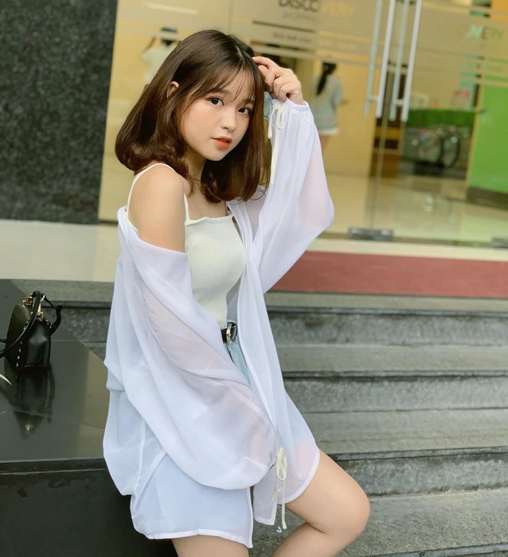 Nhan sac dan hot girl tung vuong tin don hen ho voi cau thu-Hinh-4