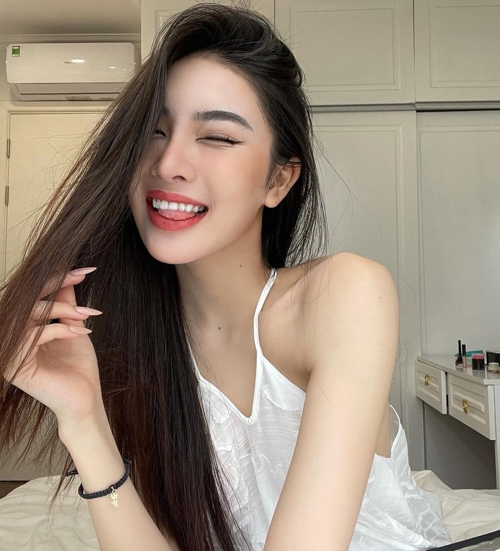 Danh tinh hot girl tu mua biet thu sau 1 nam lam mau anh-Hinh-9