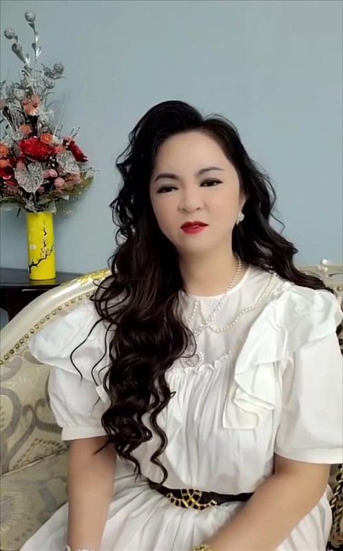 Xuat hien tai toa an, ba Phuong Hang bi soi nhan sac khac la-Hinh-7