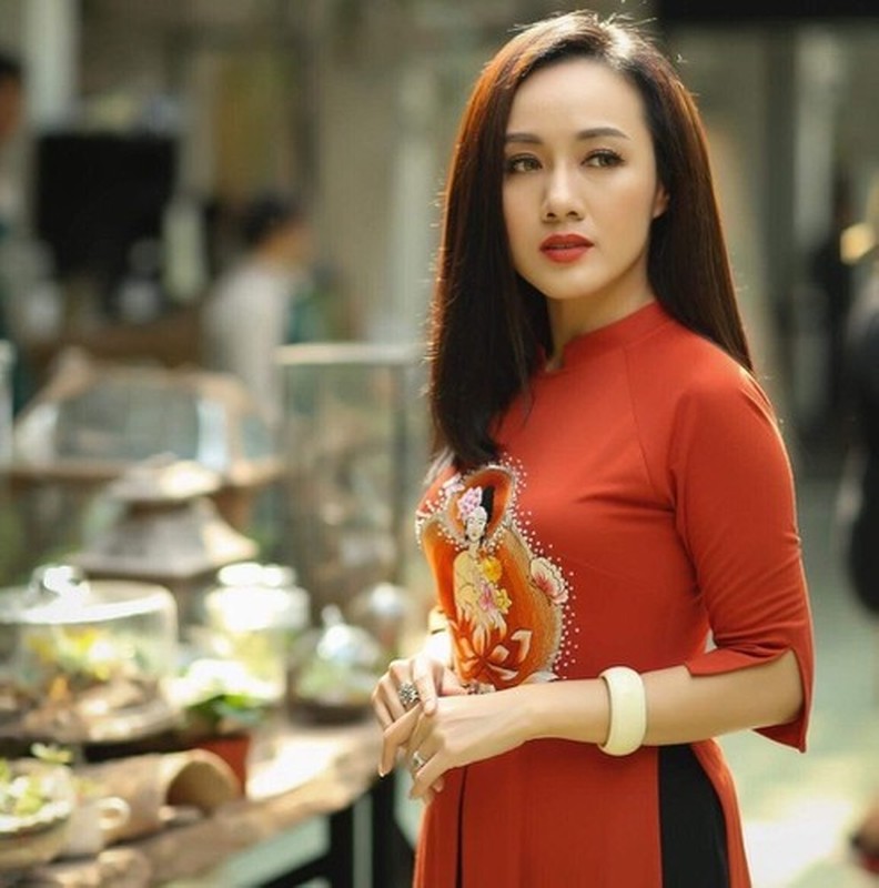 BTV Hoai Anh chiem spotlight khi khoe nhan sac nhu gai doi muoi-Hinh-12