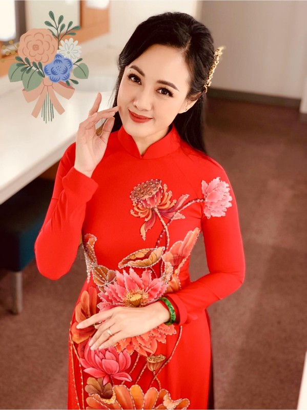 BTV Hoai Anh chiem spotlight khi khoe nhan sac nhu gai doi muoi-Hinh-5