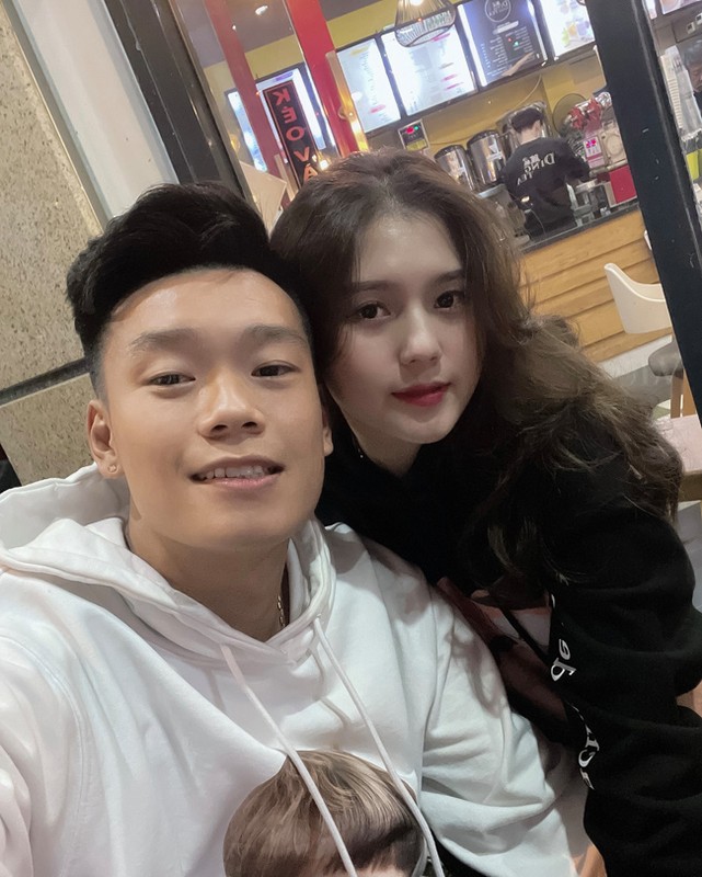 Trung ve doi tuyen Viet Nam va man cau hon ban gai 