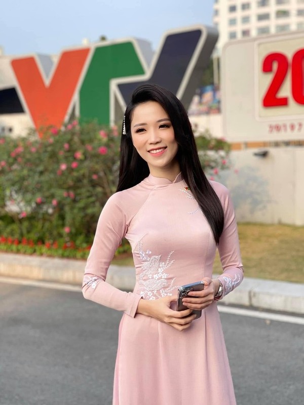 Nhan sac xinh dep cua nu MC 9x vua dau quan VTV-Hinh-5