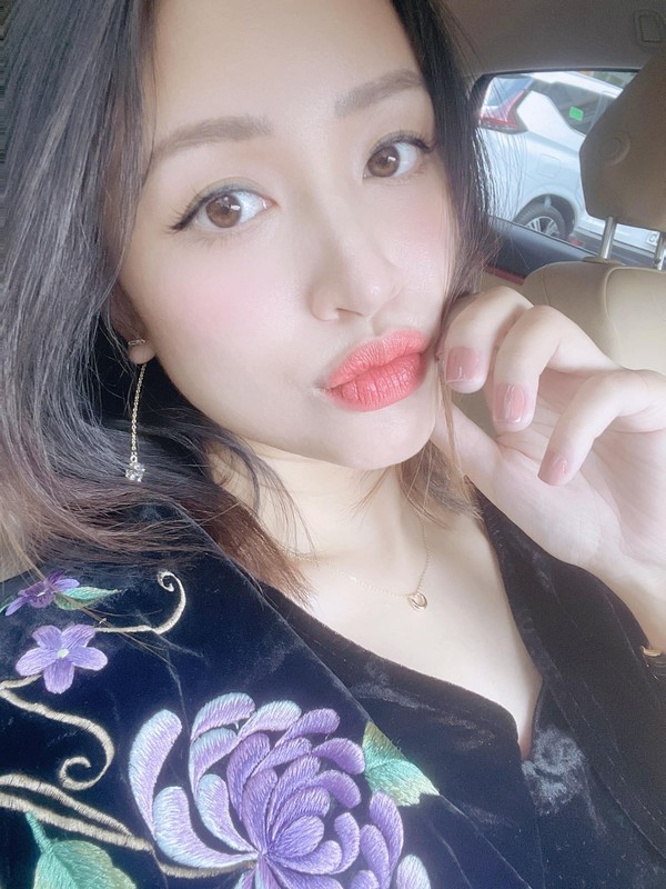 Cuu hot girl Van Hugo khoe anh bau sang trong khien netizen tram tro-Hinh-12