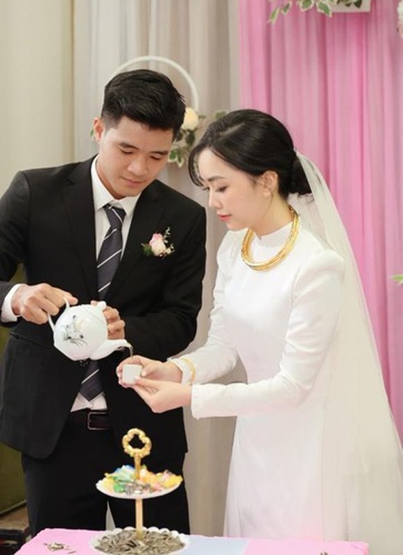 Ha Duc Chinh the hien tinh cam ben vo khien netizen “lui tim“-Hinh-2