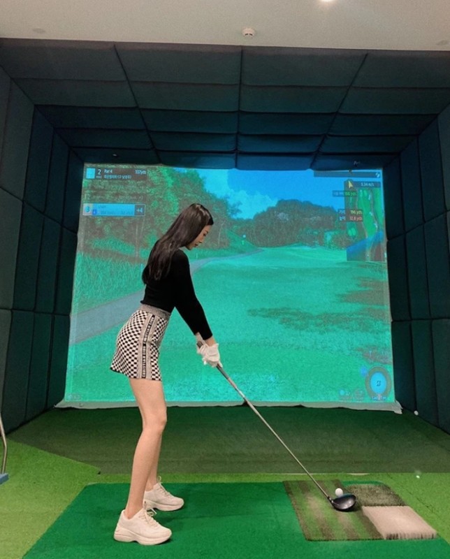 Dan hot girl do sac tren san golf, nhan sac mot chin mot muoi-Hinh-8