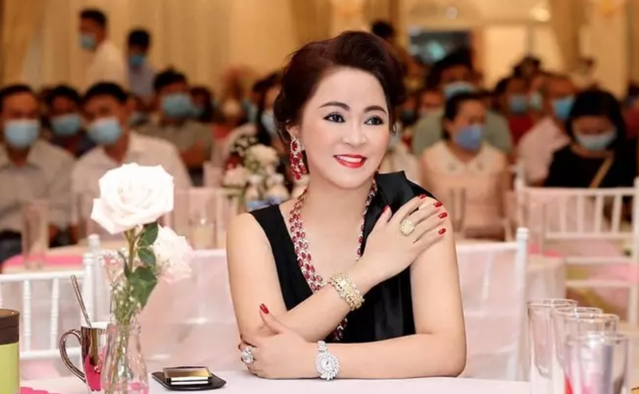 Nhung lan ba Phuong Hang khoe hot xoan lam “loa mat” netizen-Hinh-10