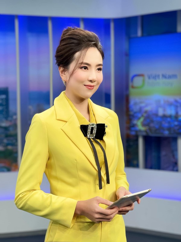 Du trend dang anh thoi Yahoo, “MC dep nhat VTV” khien netizen “bat ngua“