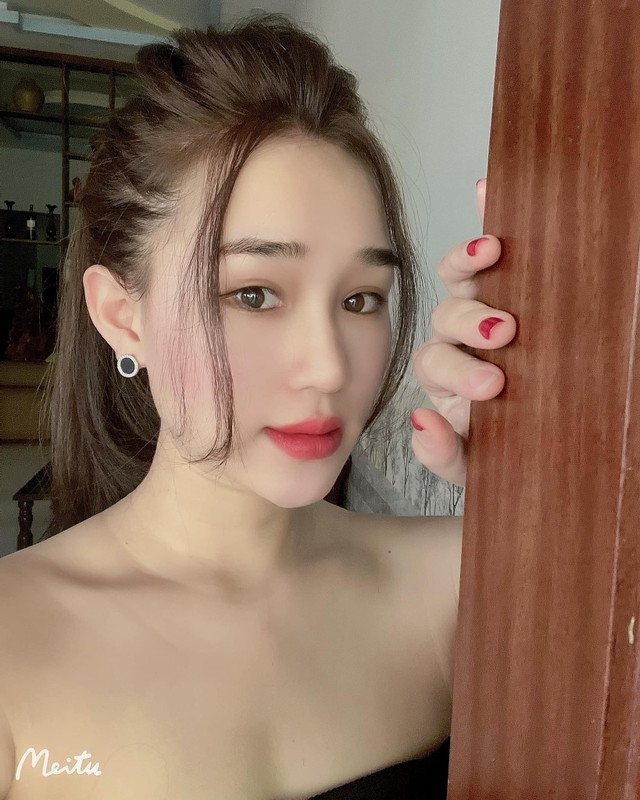 Vo Ho Tan Tai lo guong mat trong dam cuoi khac xa anh mang-Hinh-10