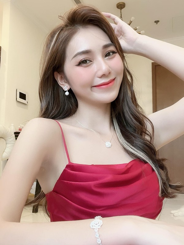 Hot girl TikTok trieu fan bi tung clip “quay len” lo nhan sac that-Hinh-10