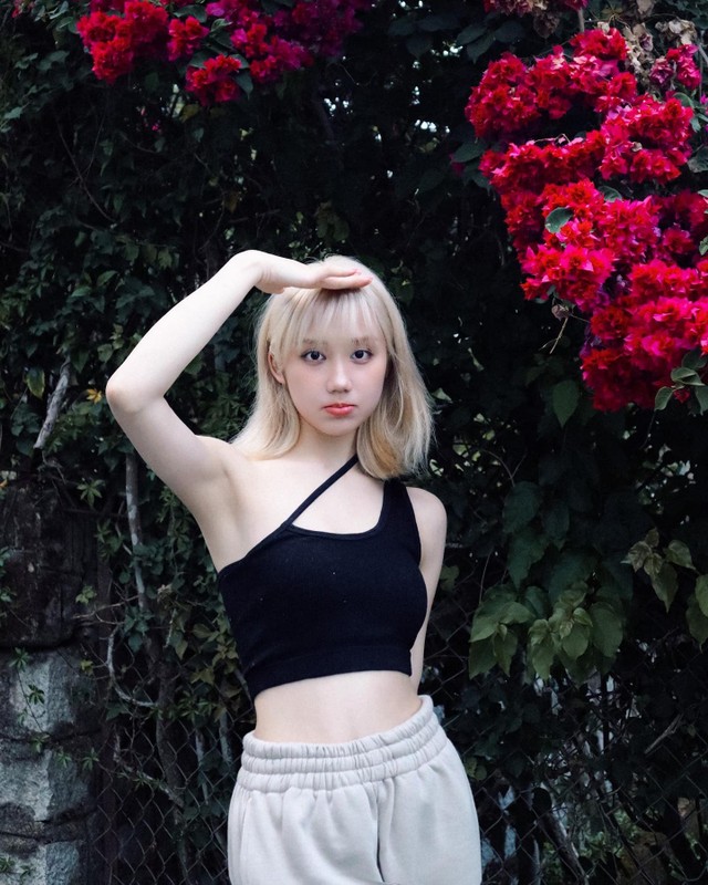“Hot girl quan nhan” lam fan me met voi bo anh hoa “idol kpop“-Hinh-2
