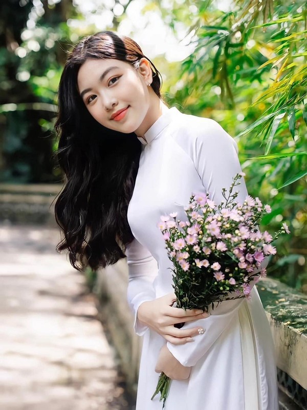 Dien ao dai dep xuat than, con gai Quyen Linh lam netizen me man-Hinh-3