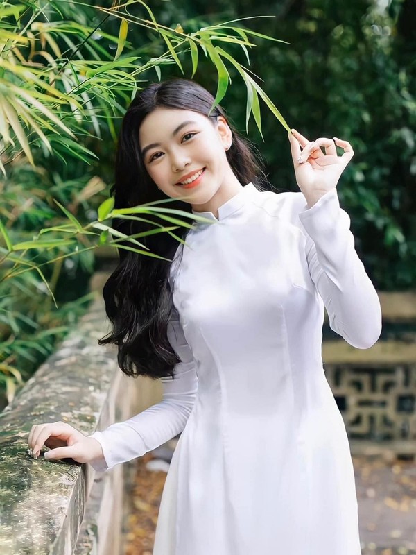 Dien ao dai dep xuat than, con gai Quyen Linh lam netizen me man-Hinh-6