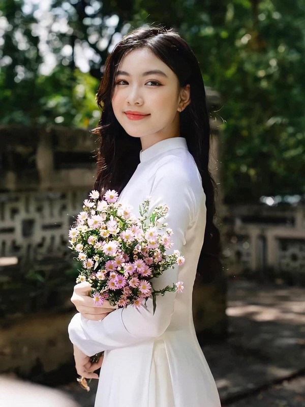 Dien ao dai dep xuat than, con gai Quyen Linh lam netizen me man-Hinh-7