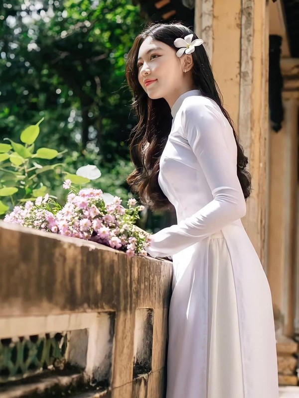 Dien ao dai dep xuat than, con gai Quyen Linh lam netizen me man-Hinh-9