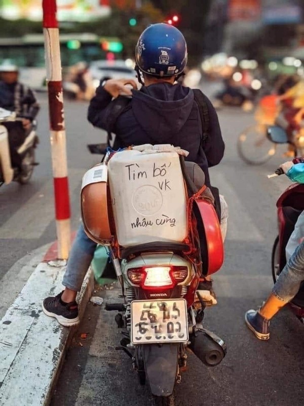 Cuoi nghieng nga voi nhung thong diep hai huoc xuat hien tren duong pho-Hinh-6