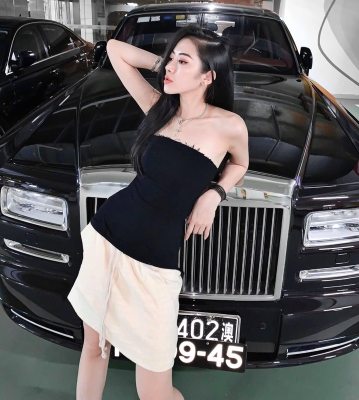 Hot girl Quang Binh cham khoe voc dang ben loat sieu xe dat do-Hinh-6