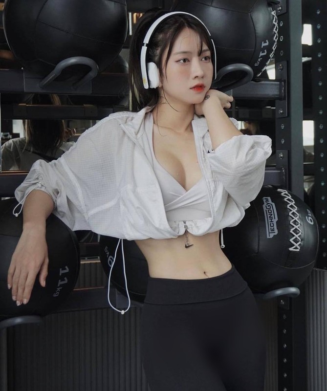 Hot girl phong gym Le Bong bi che mac quan tap qua nhay cam-Hinh-4