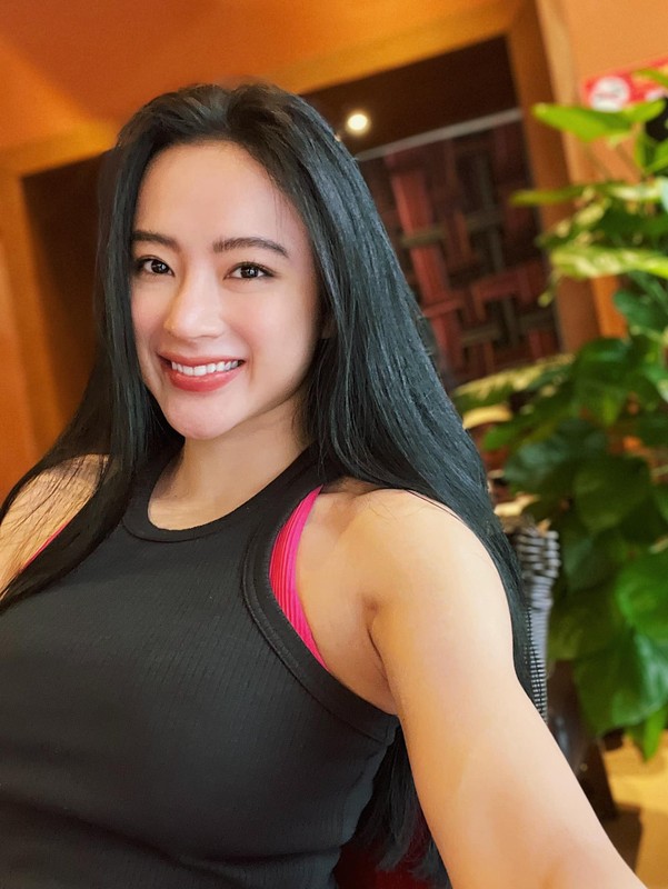 Khoe co bap, Angela Phuong Trinh gay choang voi vong 3 ngoai co