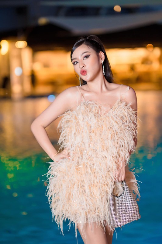 Thi Hoa hau, hot girl Tran Thanh Tam bi che gia nhu U50-Hinh-2