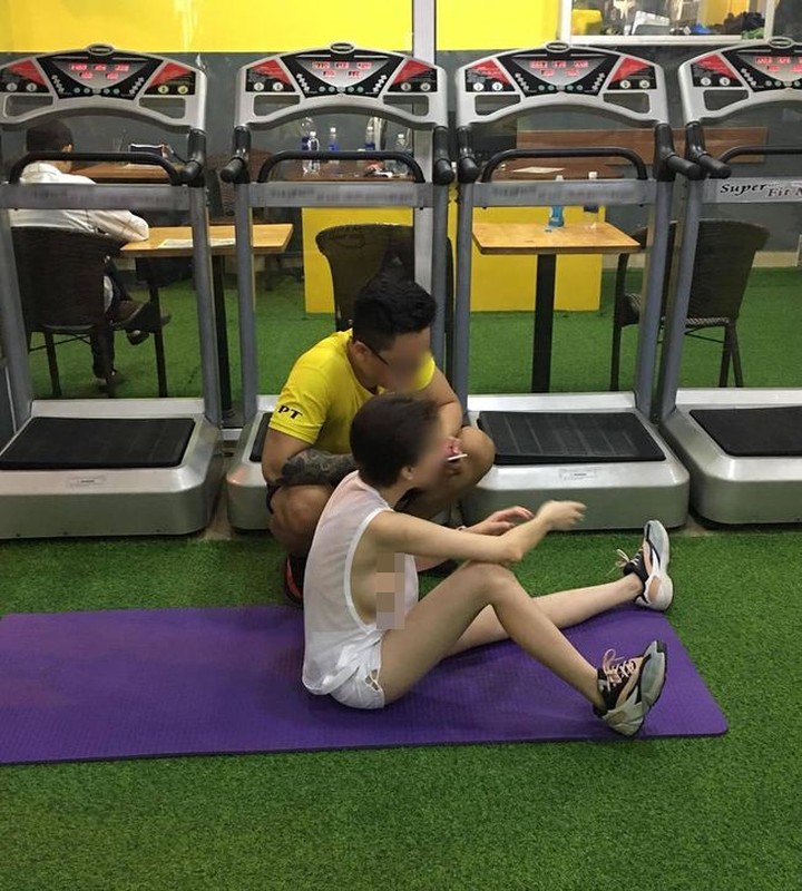 Nhieu chi em gay tranh cai vi dien trang phuc tap gym kiem vai-Hinh-4